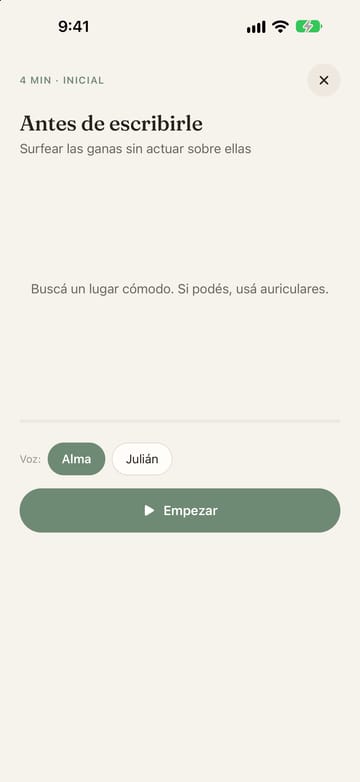 Pantalla de la meditación Antes de escribirle, de 4 minutos, con la opción de voz Alma o Julián y el botón Empezar
