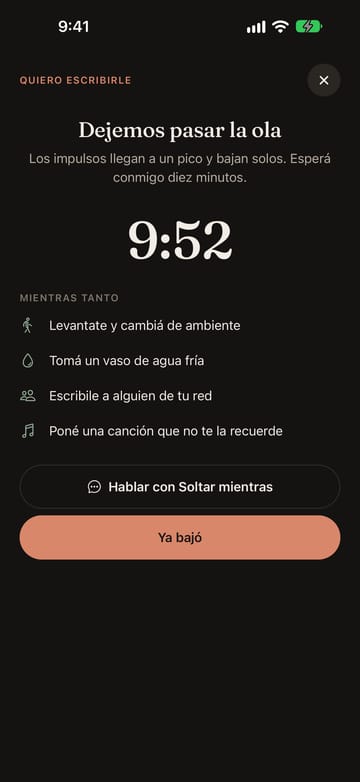 Pantalla del botón de emergencia en modo oscuro: Dejemos pasar la ola, una cuenta regresiva de 9:52 e ideas para hacer mientras tanto